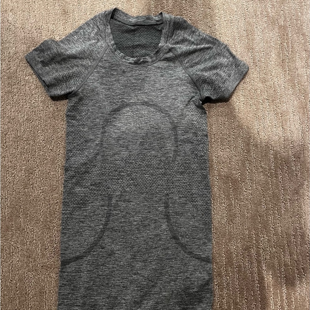 lululemon athletica Gray Short Sleeve Tee